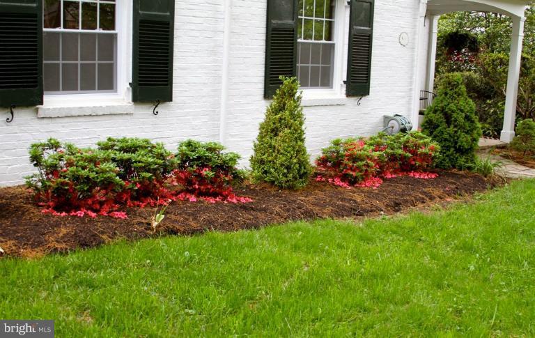 1216 Southview Road Baltimore, MD 21218 - Photo 8 of 27 Exterior landscape