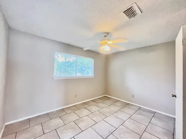 $700 | 3021 Sycamore Avenue, Unit 8, Bay City, TX 77414