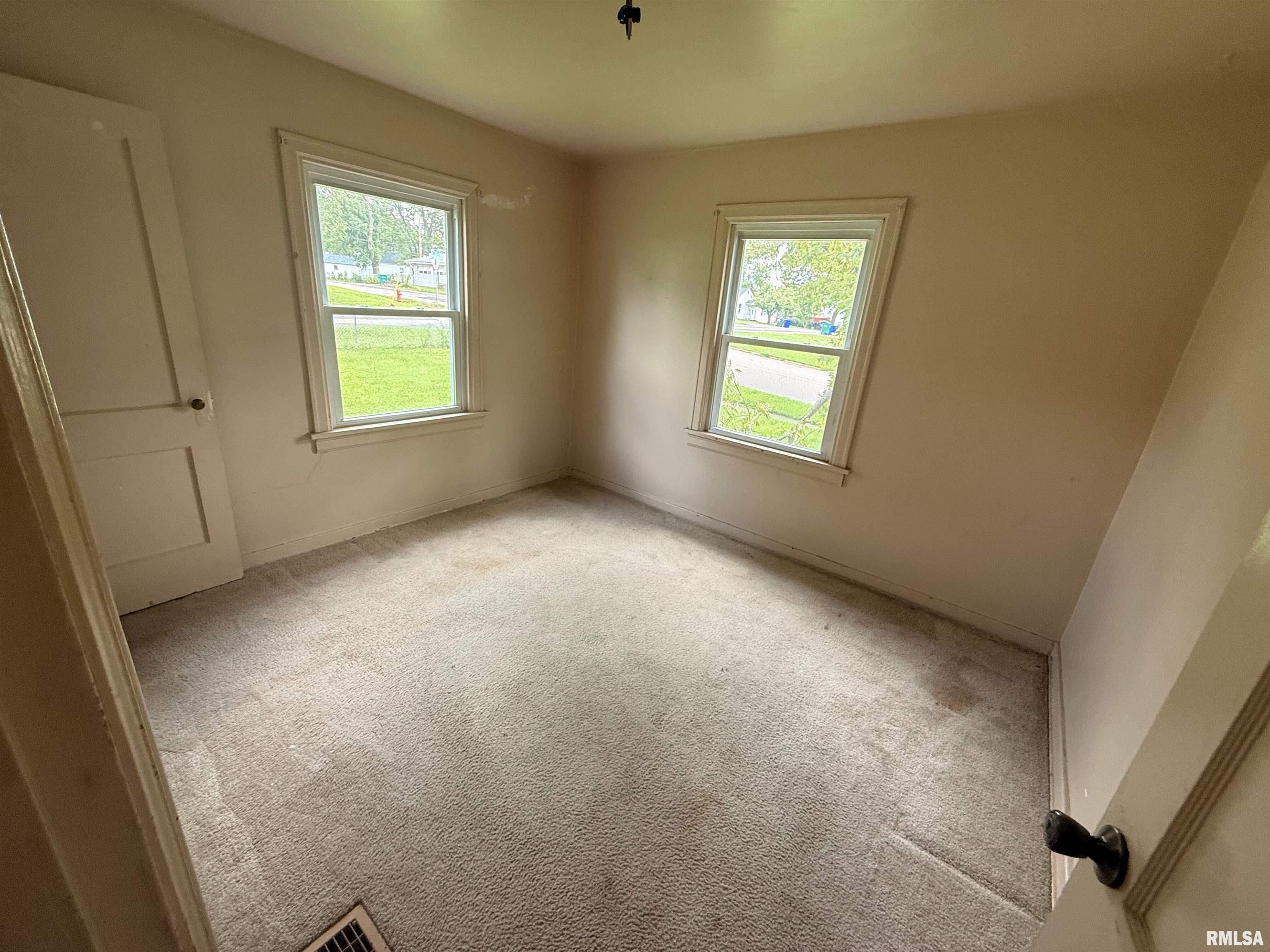2104 West Packard Street Decatur, IL 62522 - Photo 6 of 32
