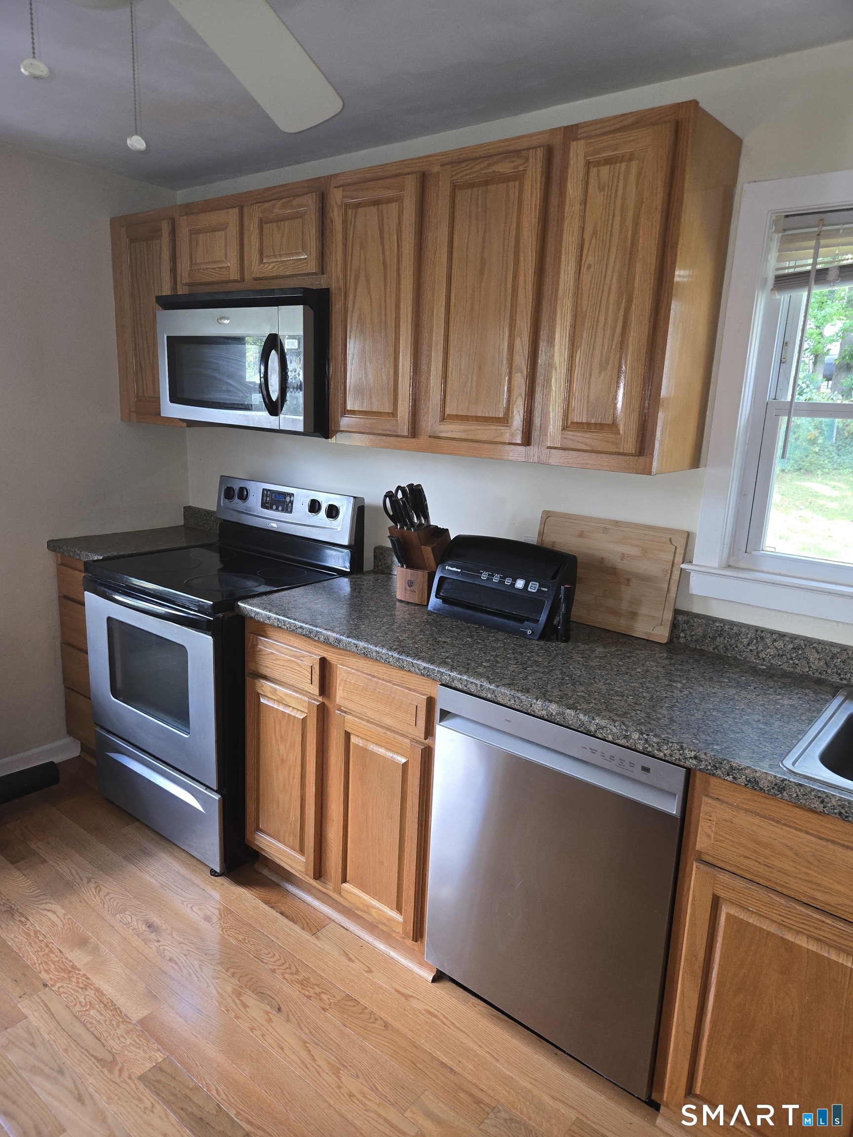 15 Broadvale Road Meriden, CT 06450 - Photo 12 of 25 Gallery Image 12