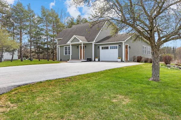 $569,000 | 6 Vivian Lane, St. Albans Town, VT 05478