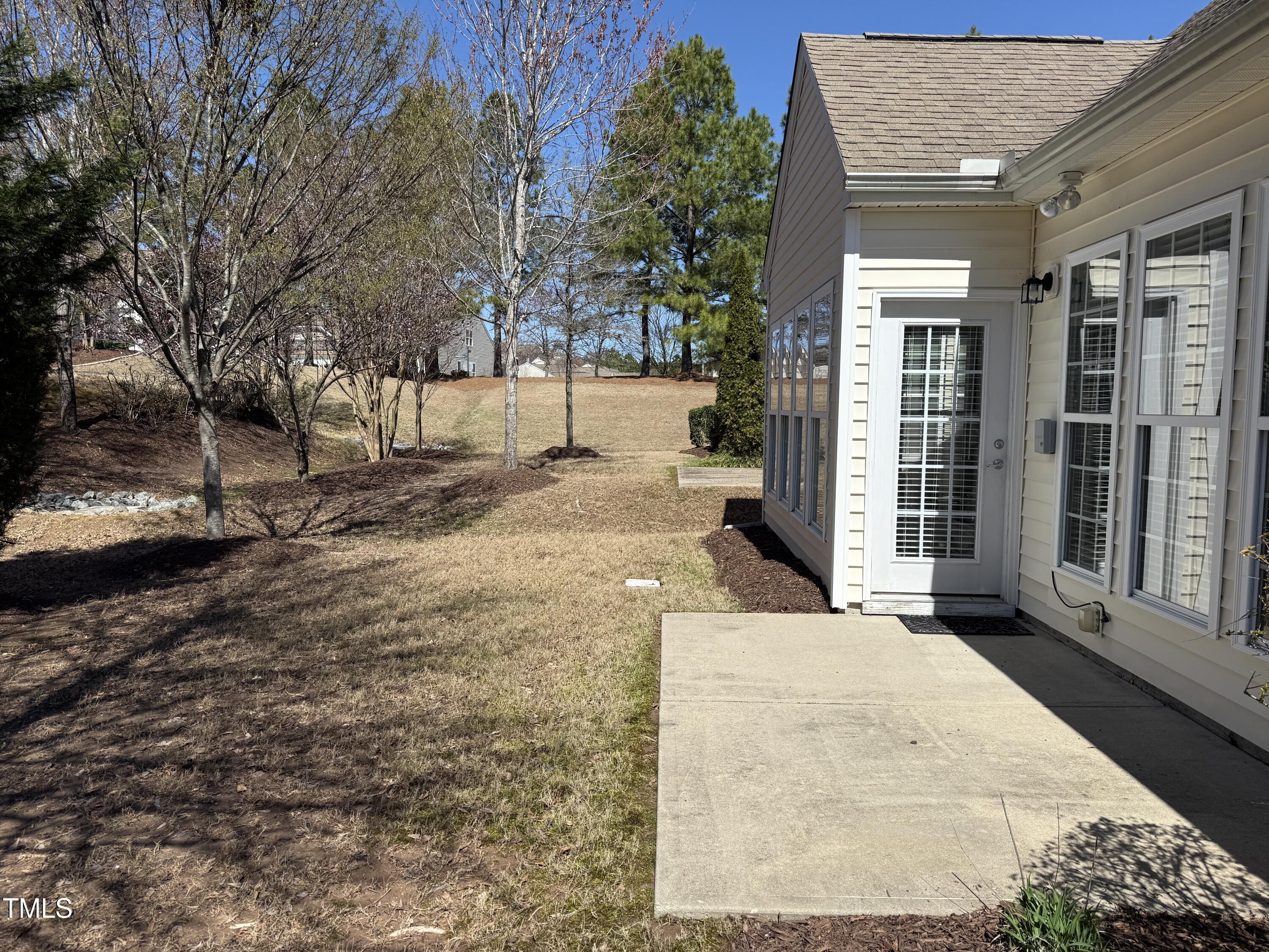 812 Gillinder Place Cary, NC 27519 - Photo 4 of 59 IMG_1381