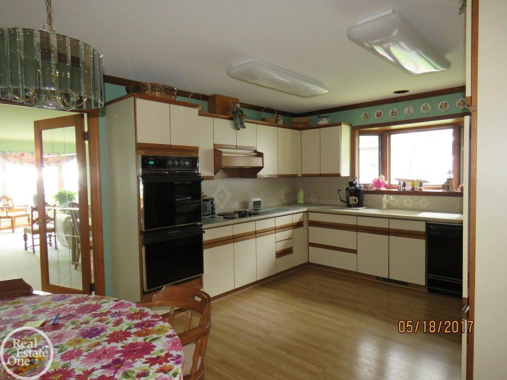 8175 Lakeshore Road Lexington, MI 48450 - Photo 21 of 70 31320267-20.JPG