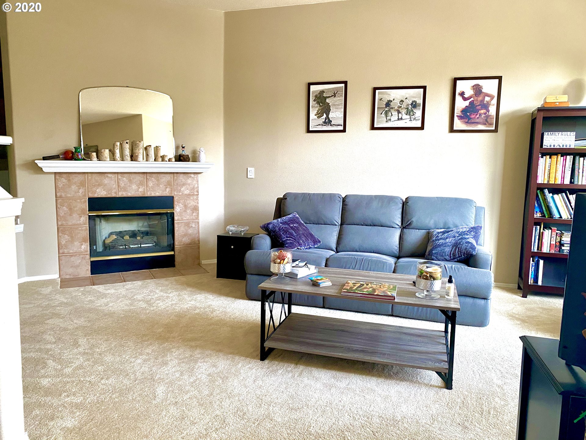 407 Northeast Roth Street Portland, OR 97211 - Photo 3 of 23 Living Room