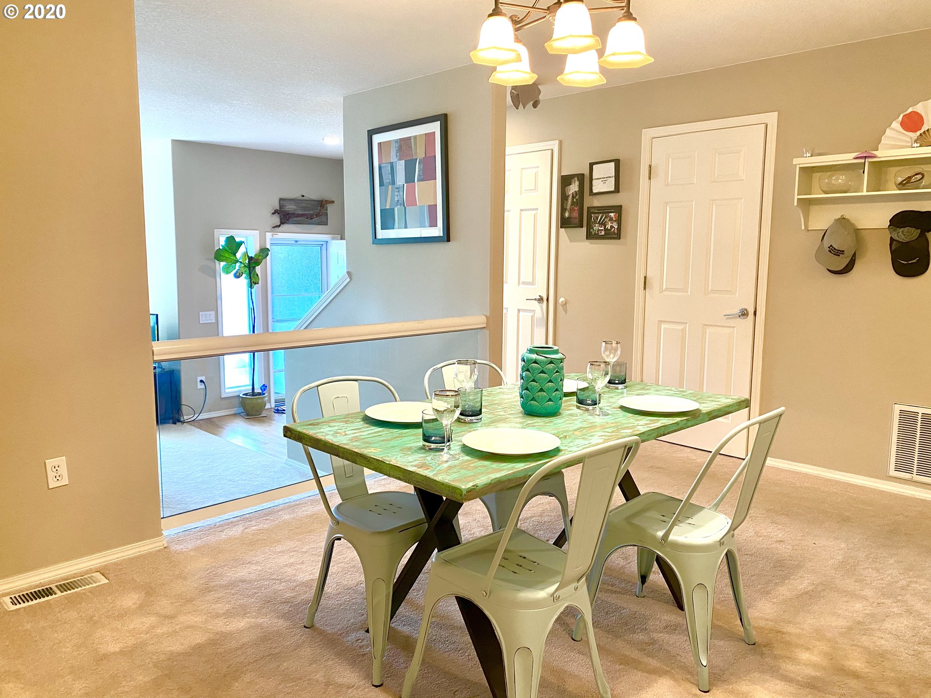 407 Northeast Roth Street Portland, OR 97211 - Photo 5 of 23 Kitchen/Dining Room
