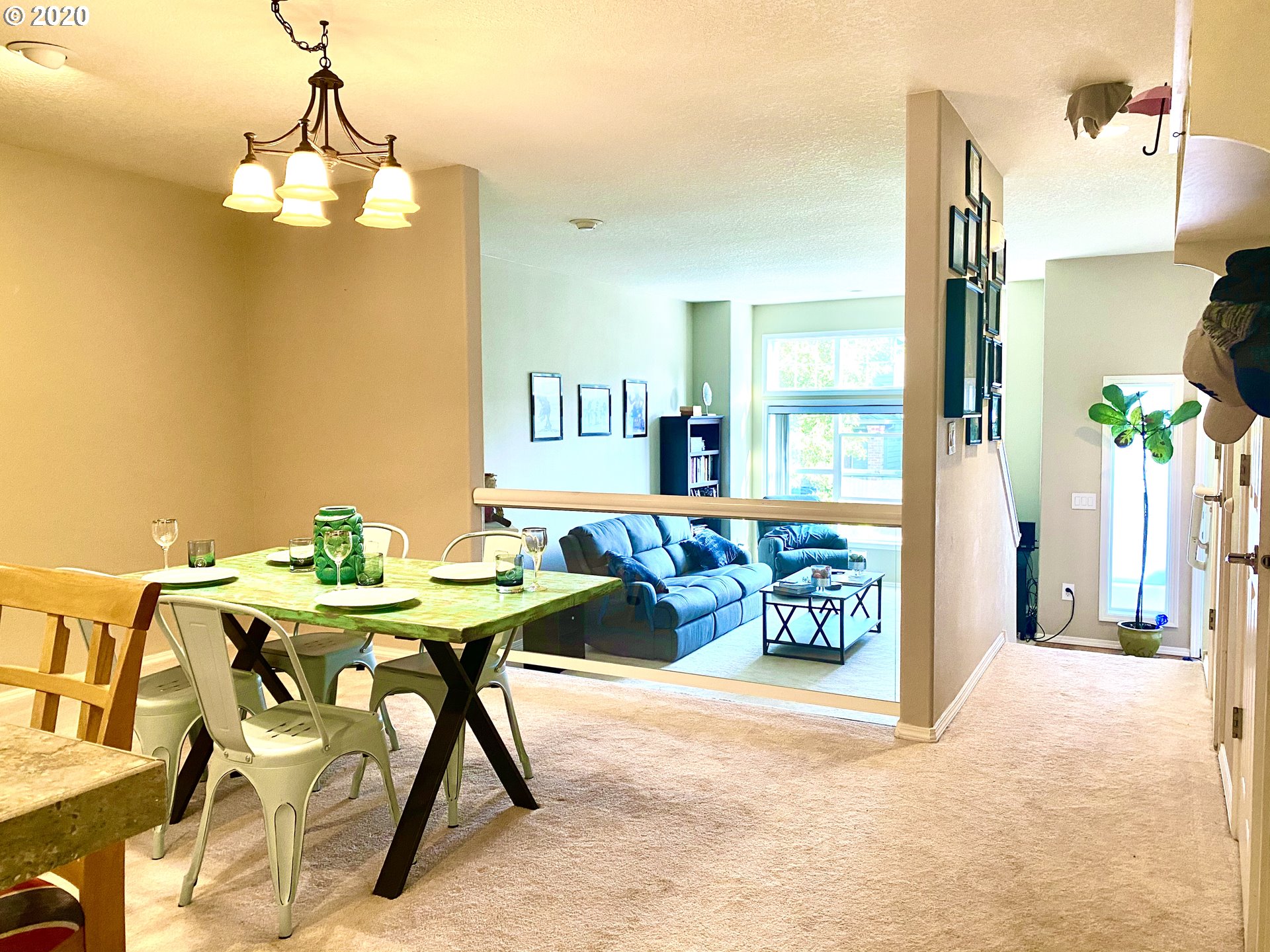 407 Northeast Roth Street Portland, OR 97211 - Photo 6 of 23 Living Room/Dining Room