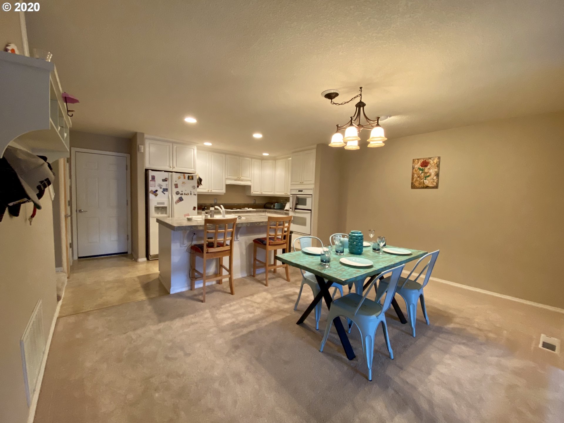 407 Northeast Roth Street Portland, OR 97211 - Photo 8 of 23 Kitchen/Dining Room