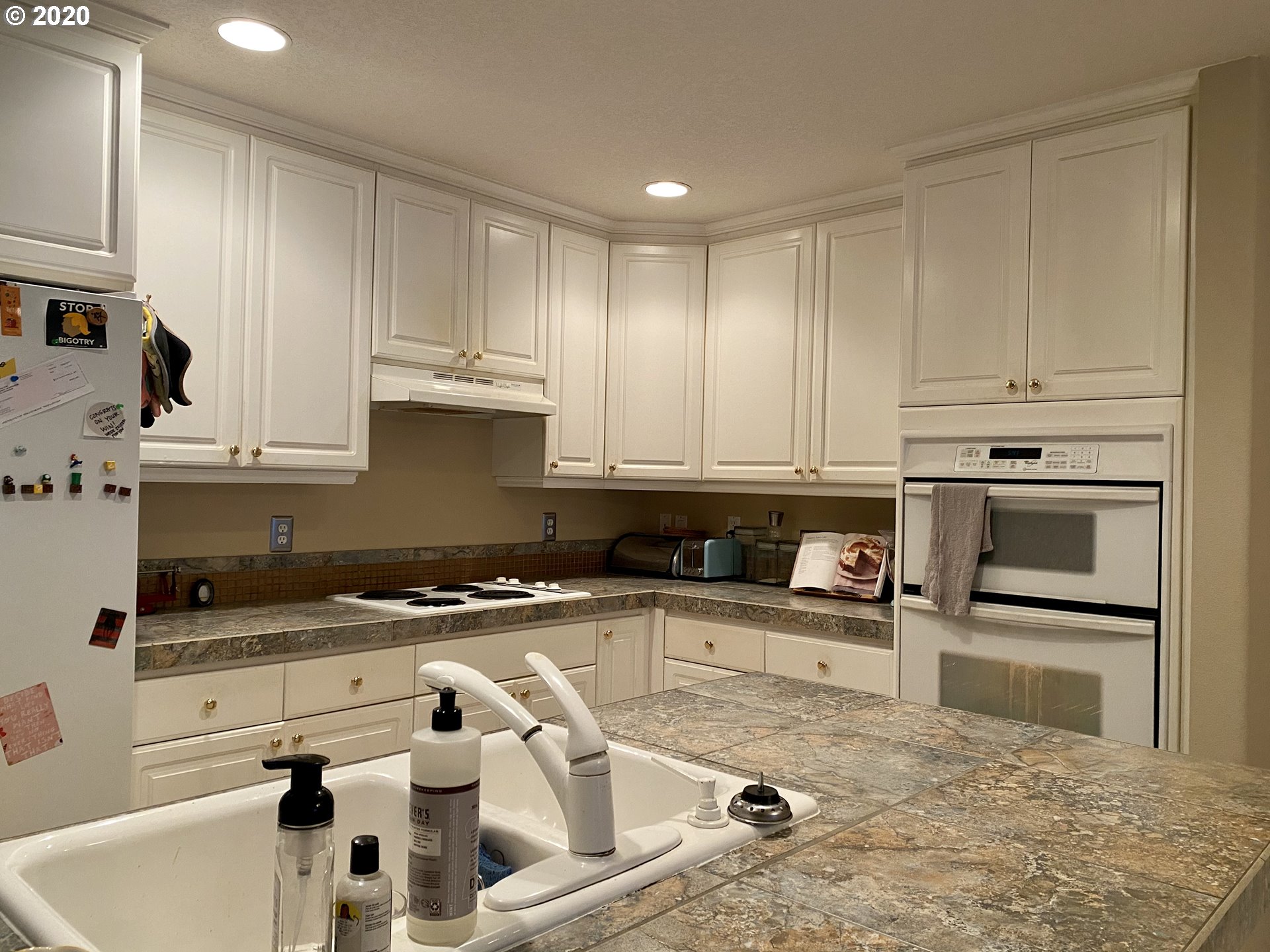 407 Northeast Roth Street Portland, OR 97211 - Photo 10 of 23 Kitchen