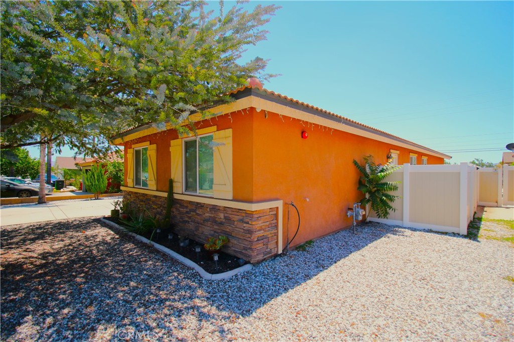 339 7th Street Perris, CA 92570 - Photo 5 of 26