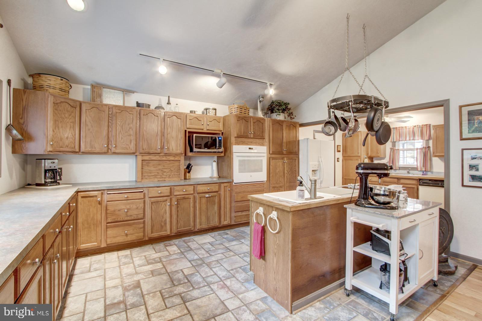 110 Frysville Road York, PA 17406 - Photo 4 of 28 Gallery Image 4