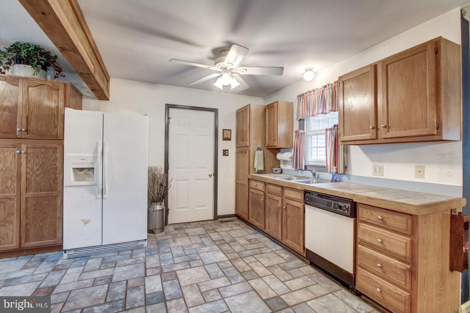 110 Frysville Road York, PA 17406 - Photo 7 of 28 Gallery Image 7