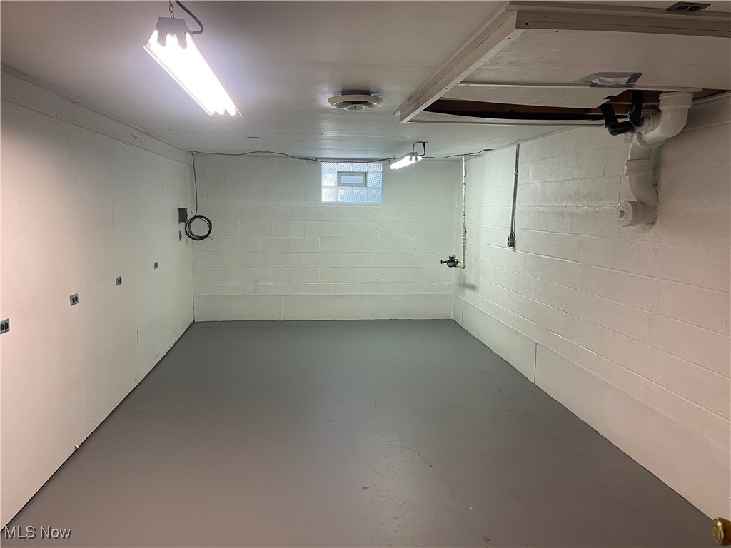 900 Ryan Road Medina, OH 44256 - Photo 34 of 40 Basement Workshop