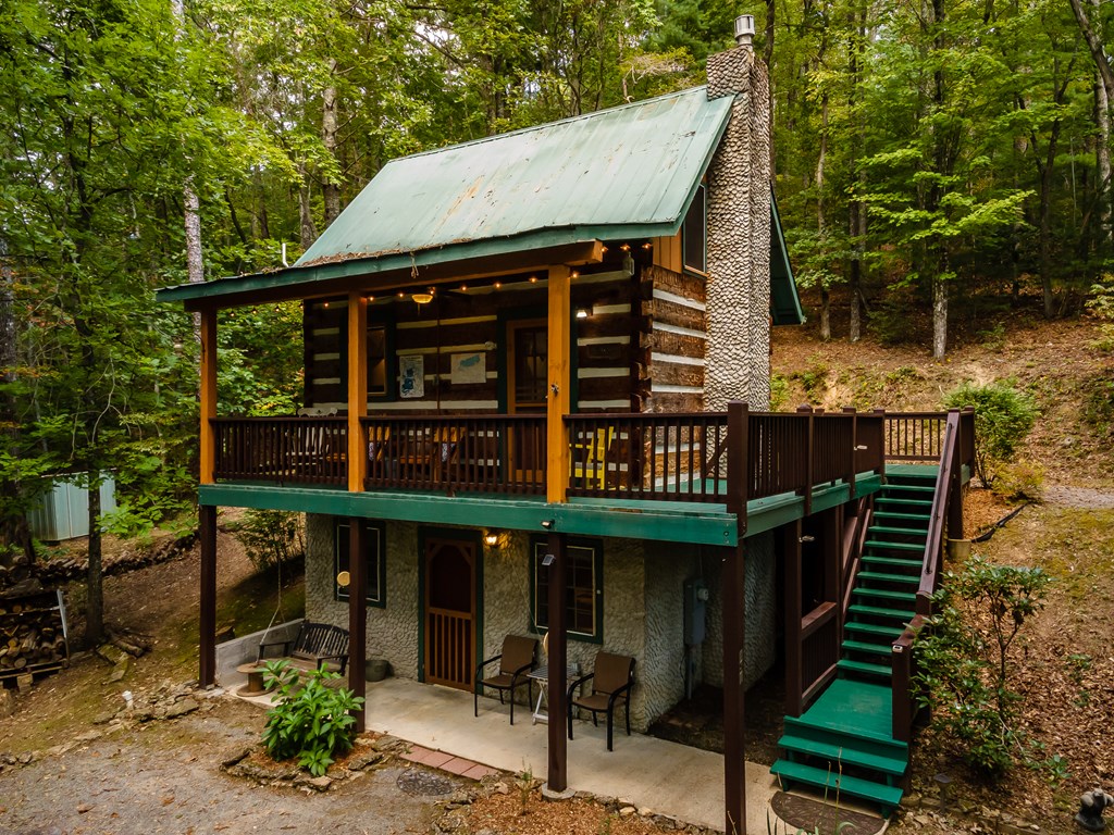 151 Pinewood Drive Murphy, NC 28906 - Photo 26 of 43 a view of a house with backyard and sitting area