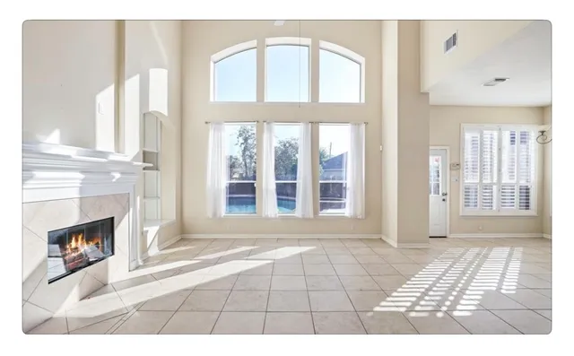 a black and white photo of a livingroom