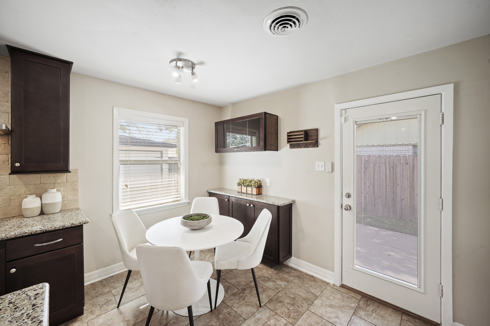5671 Sylmar Road Houston, TX 77081 - Photo 15 of 50 a dining room with furniture and window