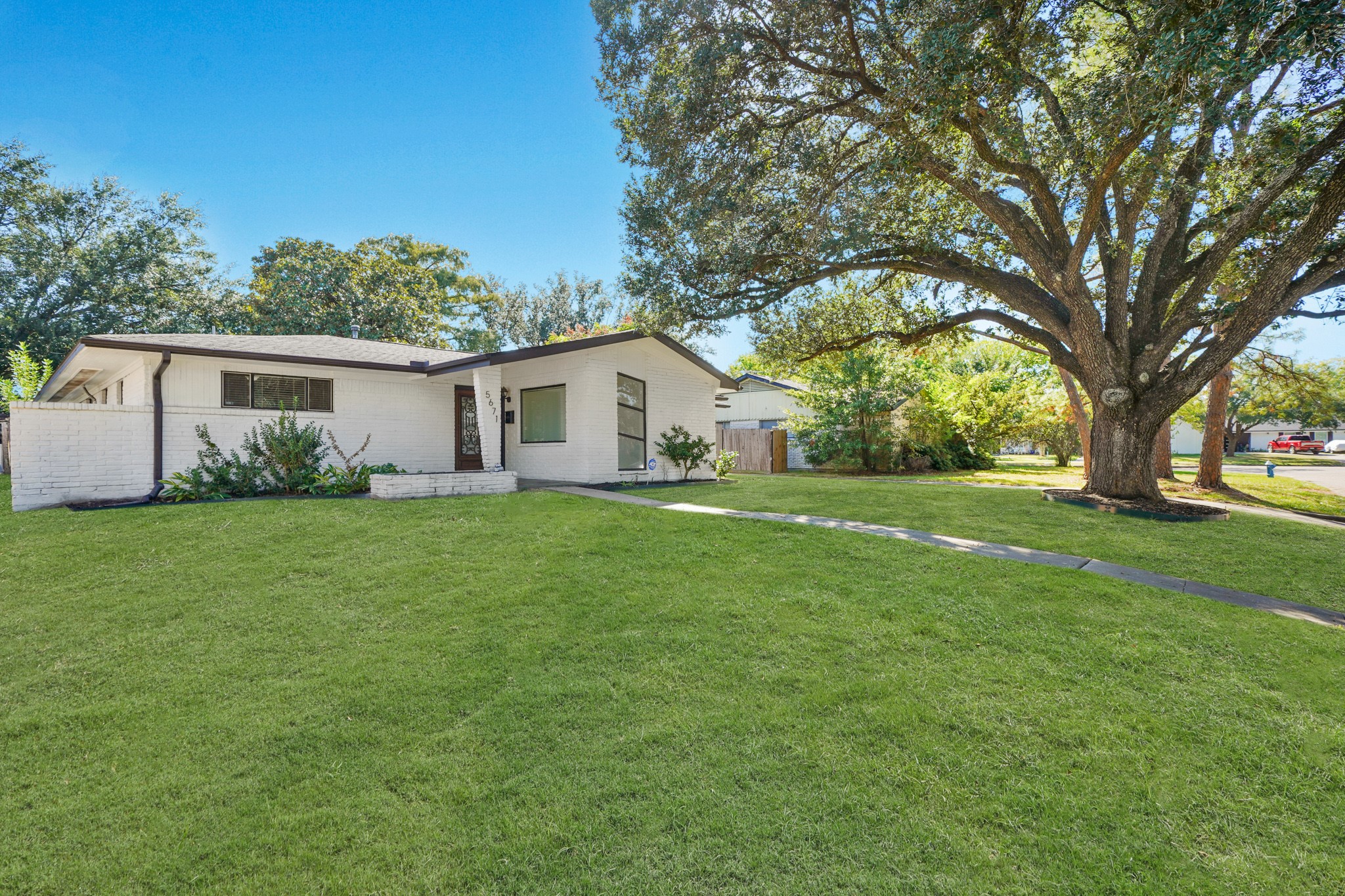 5671 Sylmar Road Houston, TX 77081 - Photo 3 of 50 a view of a house with backyard