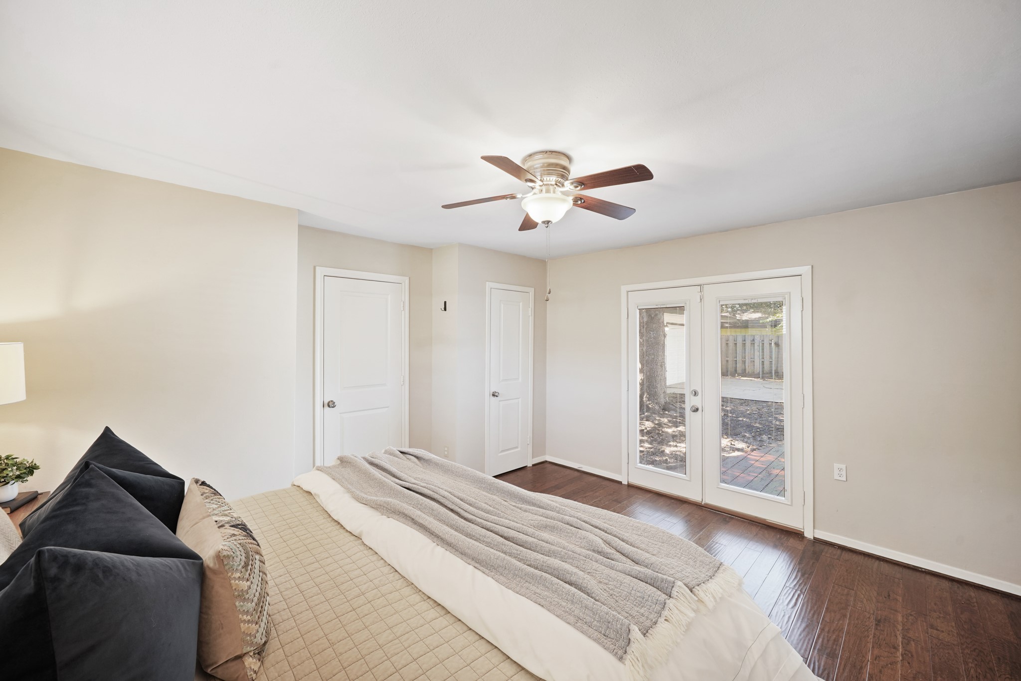 5671 Sylmar Road Houston, TX 77081 - Photo 24 of 50 a bedroom with a bed and a window