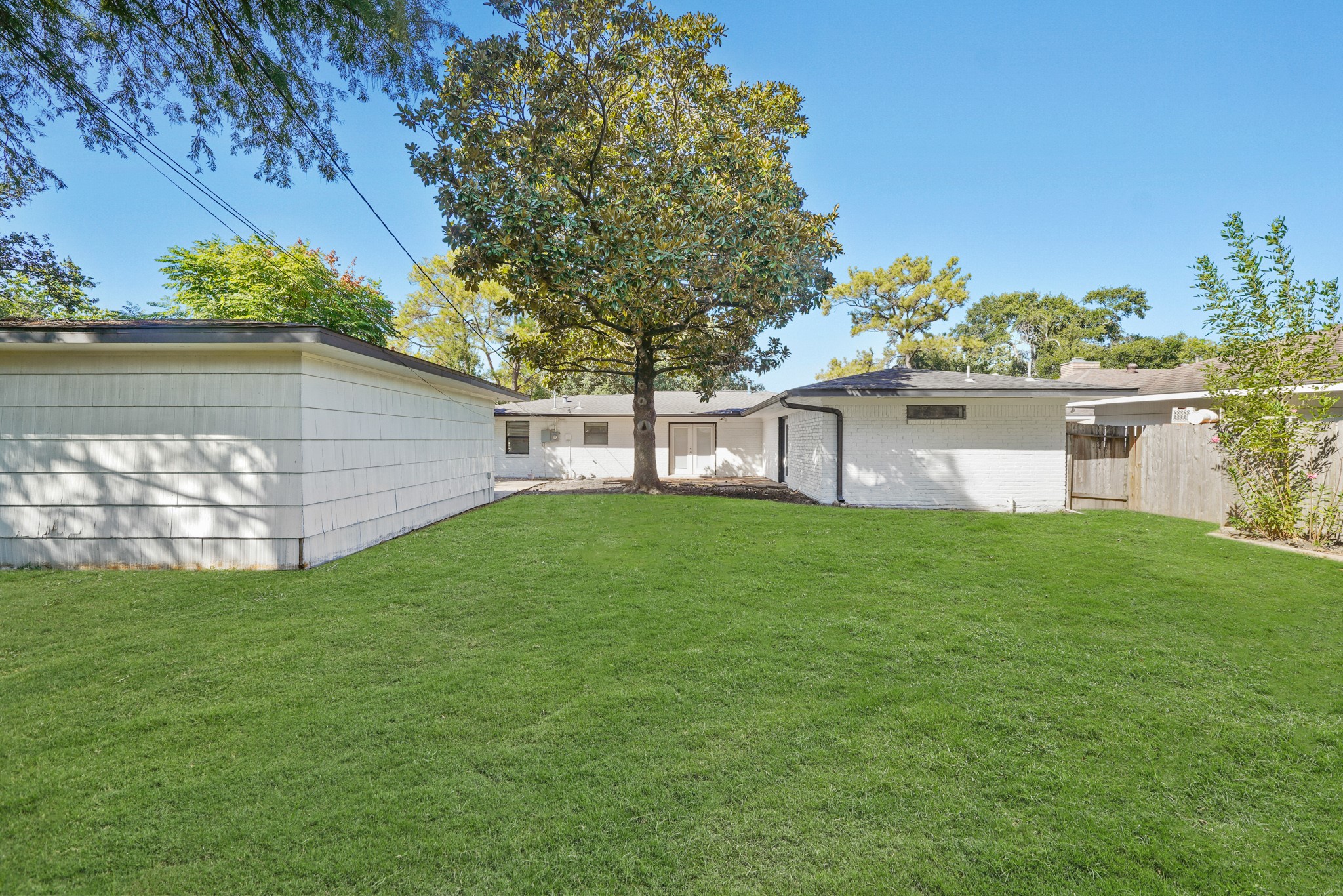 5671 Sylmar Road Houston, TX 77081 - Photo 39 of 50 a view of a backyard with plants and lake view