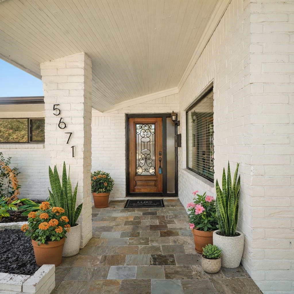 5671 Sylmar Road Houston, TX 77081 - Photo 7 of 50 a front view of a house