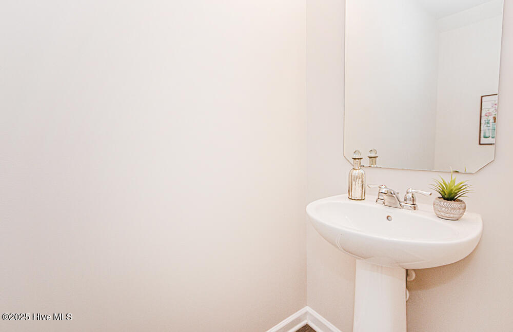 1205 Fescue Road Rocky Mount, NC 27801 - Photo 14 of 17 Guest Bath Down