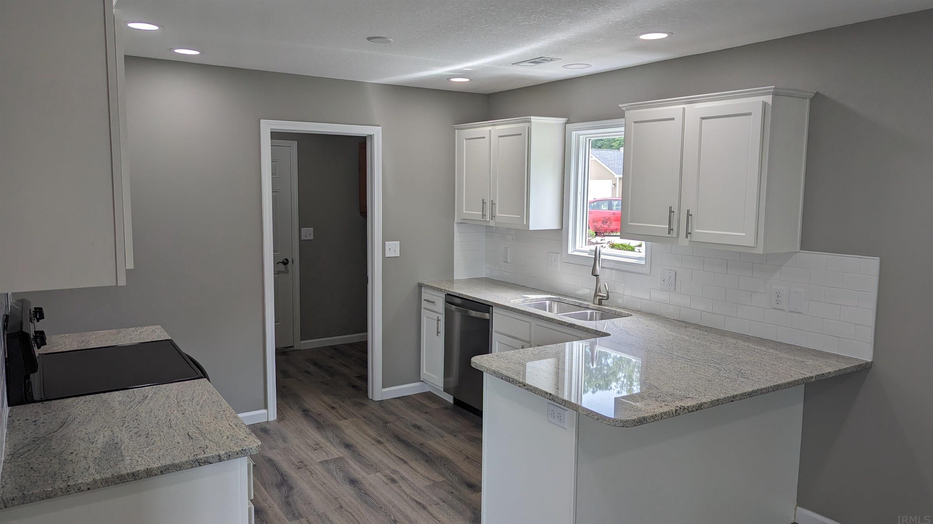 7515 Bowlander Way Fort Wayne, IN 46835 - Photo 3 of 29