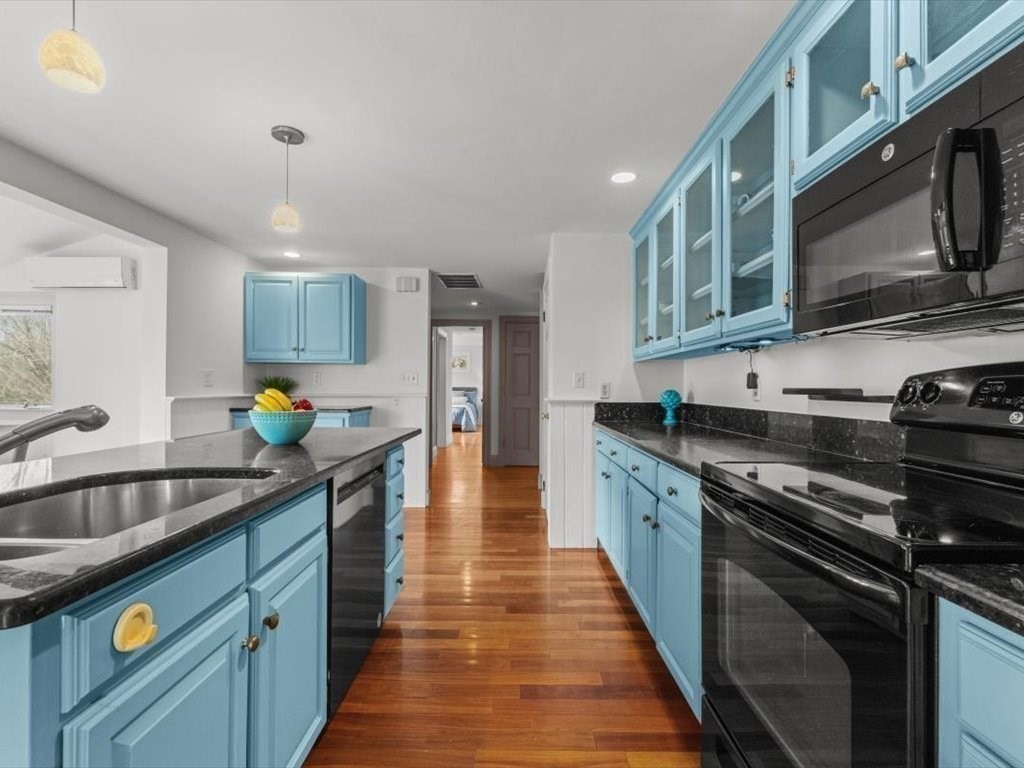 52 Summer Street Westwood, MA 02090 - Photo 7 of 32