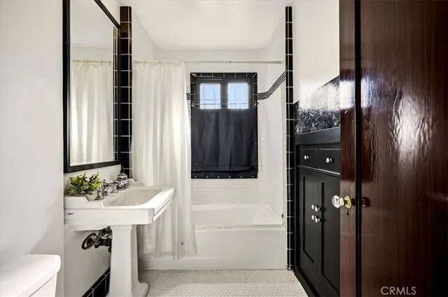 $1,895,000 | 489 West 6th Street, Claremont, CA 91711