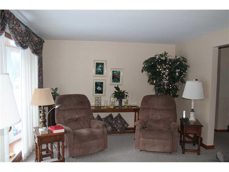 411 Spring Valley Road West Mifflin, PA 15122 - Photo 2 of 14 Living Room.