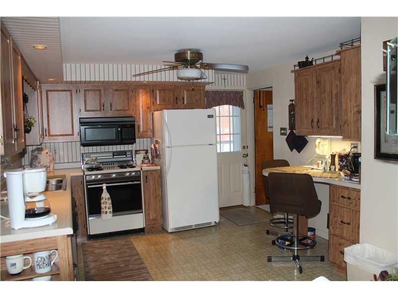 411 Spring Valley Road West Mifflin, PA 15122 - Photo 7 of 14 Kitchen.