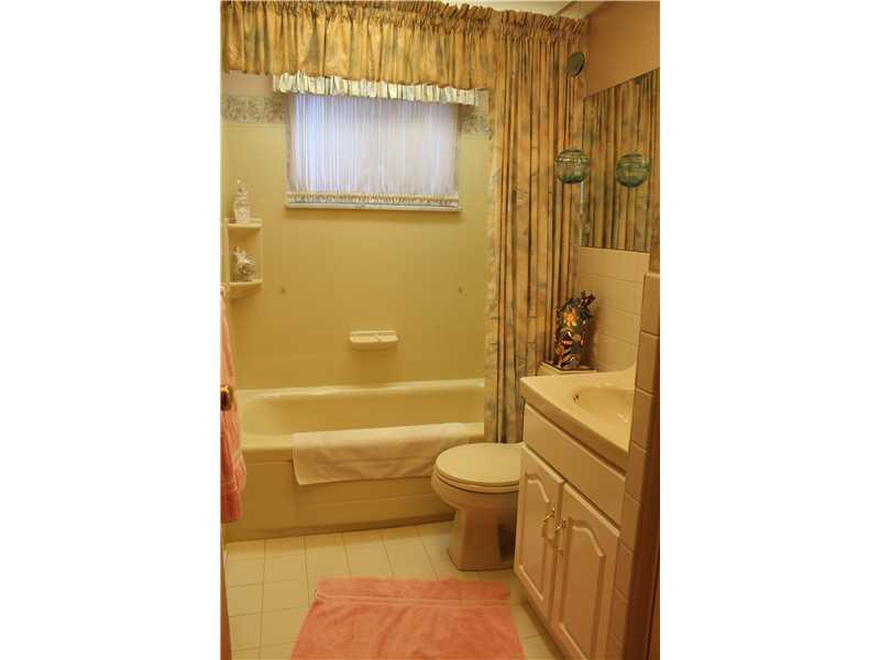 411 Spring Valley Road West Mifflin, PA 15122 - Photo 10 of 14 Master Bath/Spa.