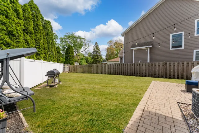 $380,000 | 107 South Burton Place, Arlington Heights, IL 60005