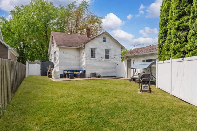 $380,000 | 107 South Burton Place, Arlington Heights, IL 60005