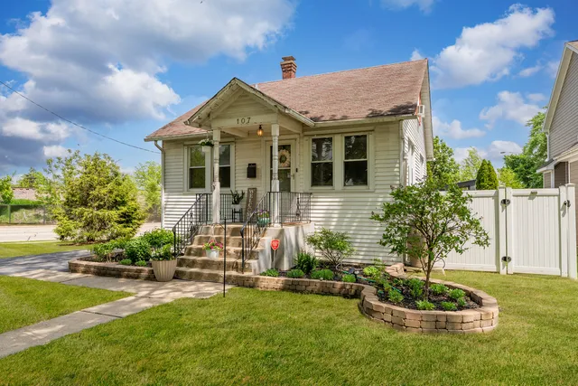 $380,000 | 107 South Burton Place, Arlington Heights, IL 60005