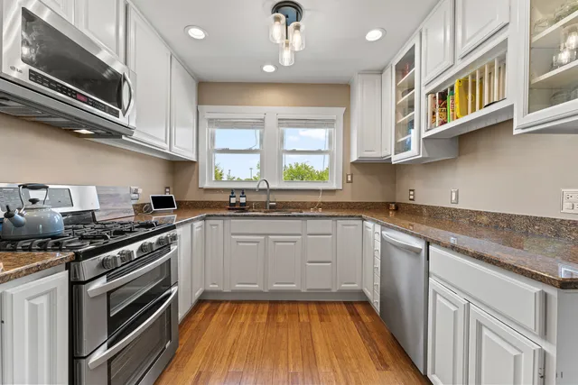 $380,000 | 107 South Burton Place, Arlington Heights, IL 60005