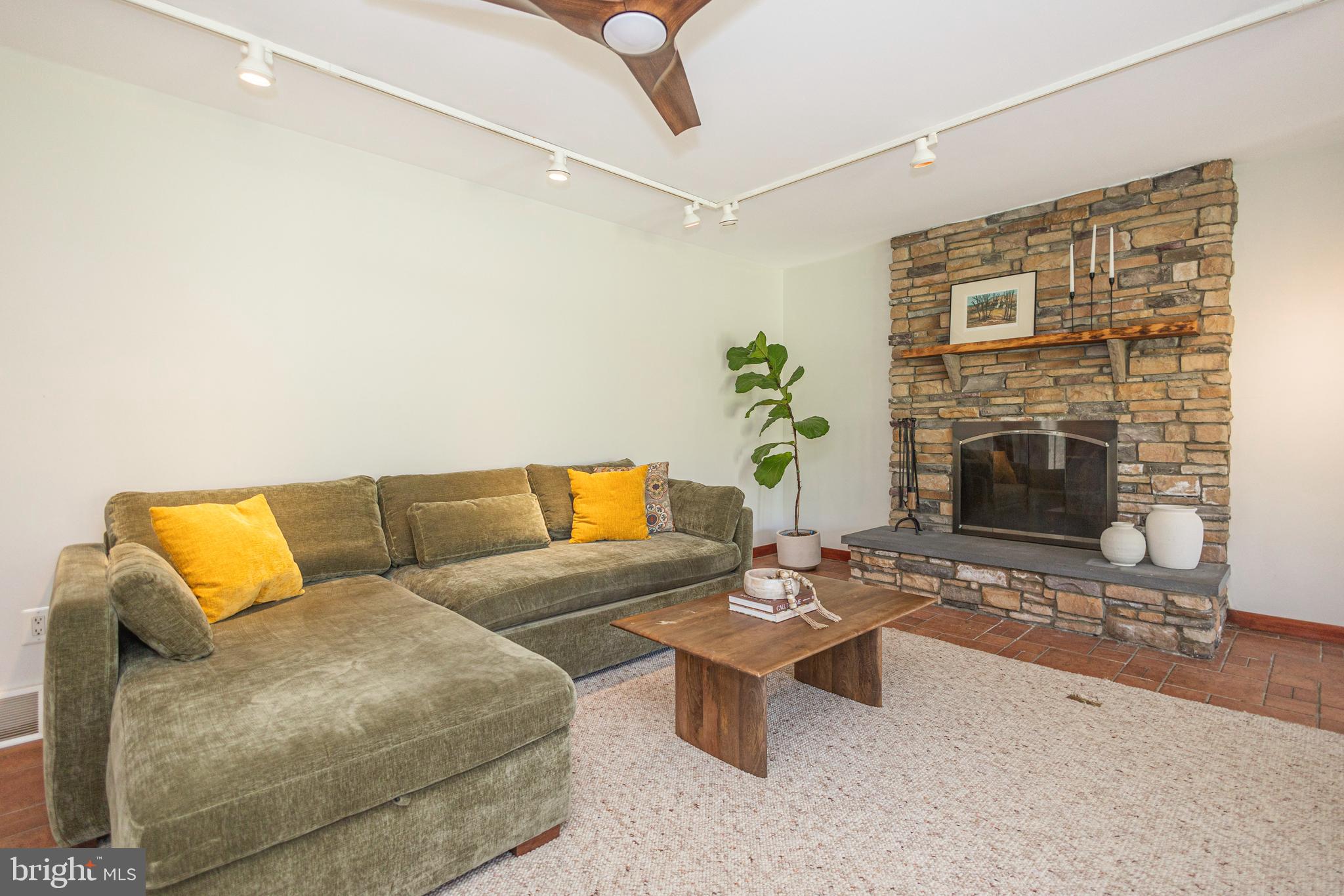 101 Rogers Road Furlong, PA 18925 - Photo 6 of 57 Great Room