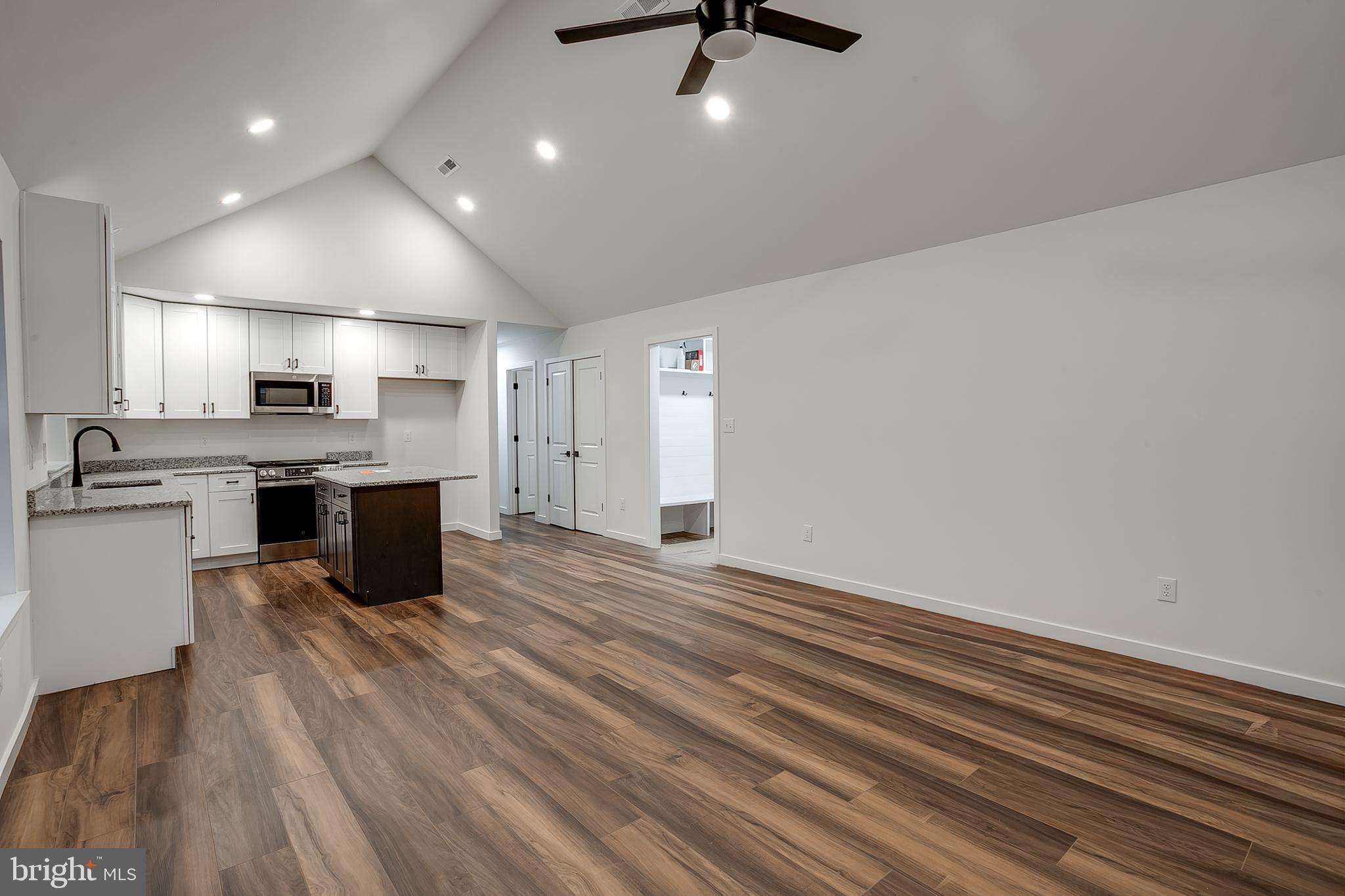 48 Pine Street Beverly, NJ 08010 - Photo 4 of 22 Living Room/Kitchen