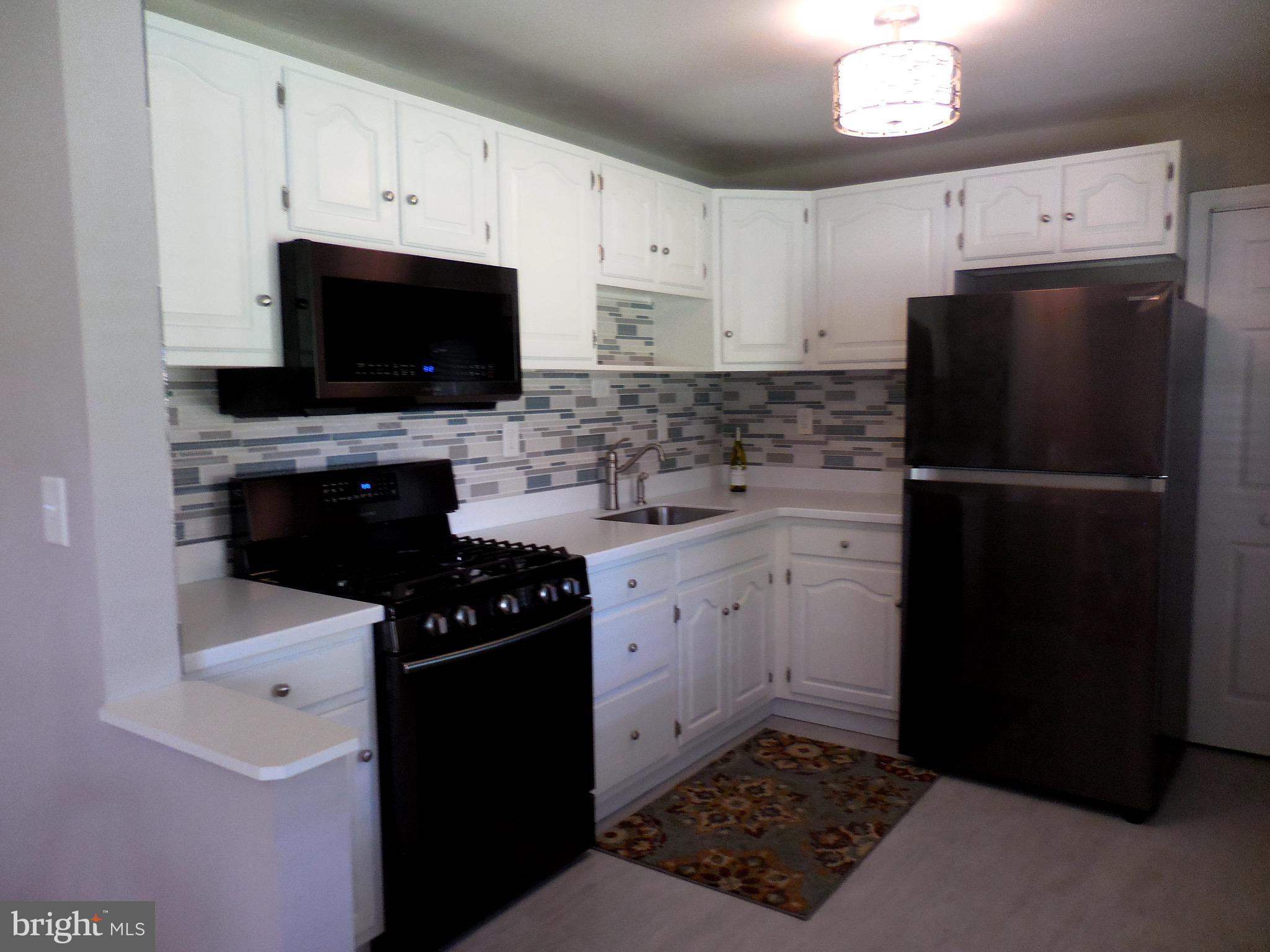724 East Maple Road Linthicum, MD 21090 - Photo 4 of 27 Kitchen with built in's. natural gas stove.