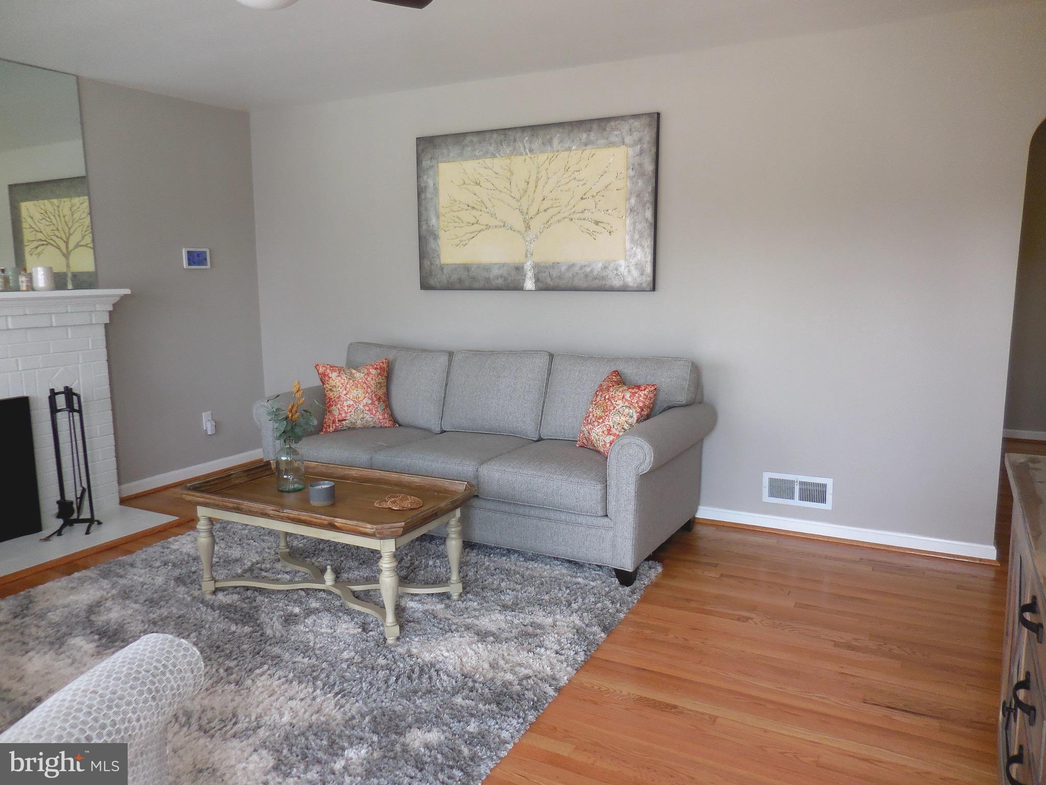 724 East Maple Road Linthicum, MD 21090 - Photo 8 of 27 Living room.