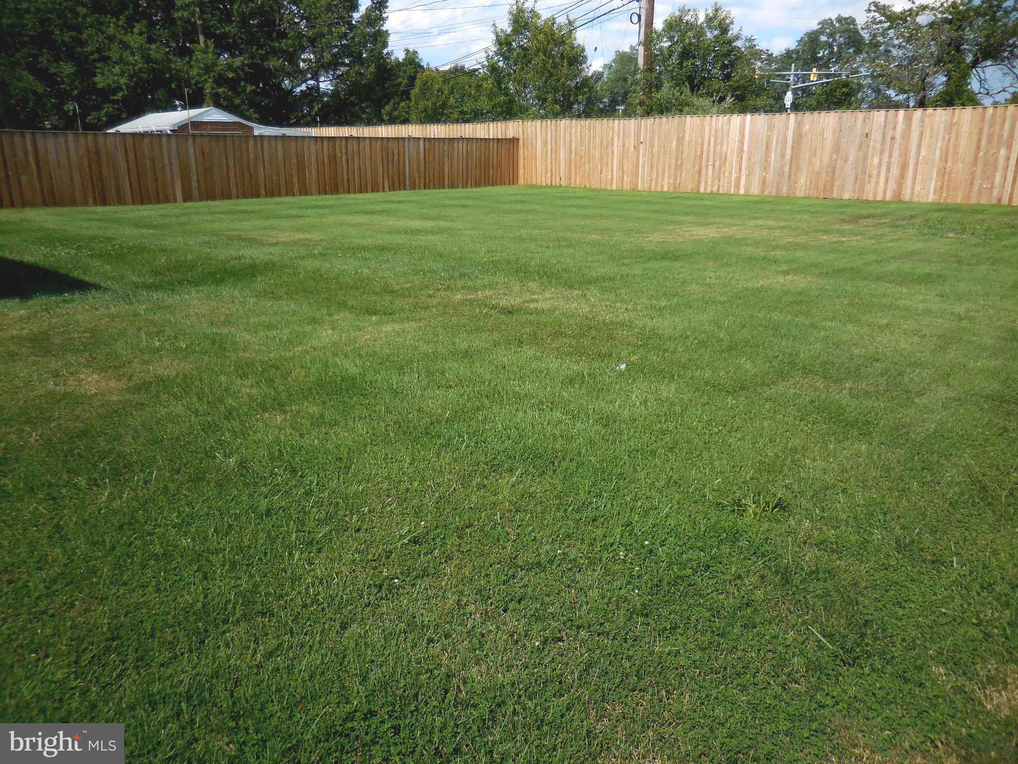 724 East Maple Road Linthicum, MD 21090 - Photo 9 of 27 Huge 80x75 all fenced yard.