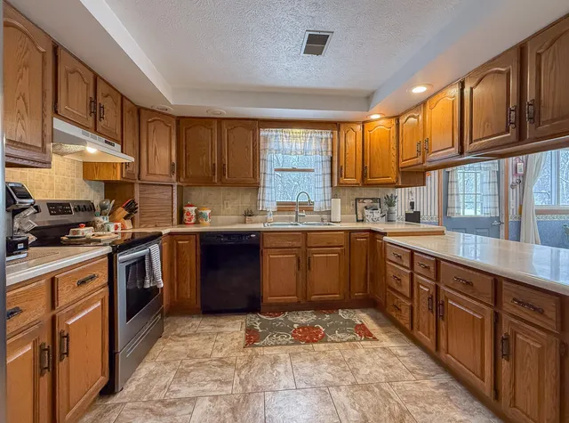 $239,900 | 28860 Sarabyn Street, Dowagiac, MI 49047