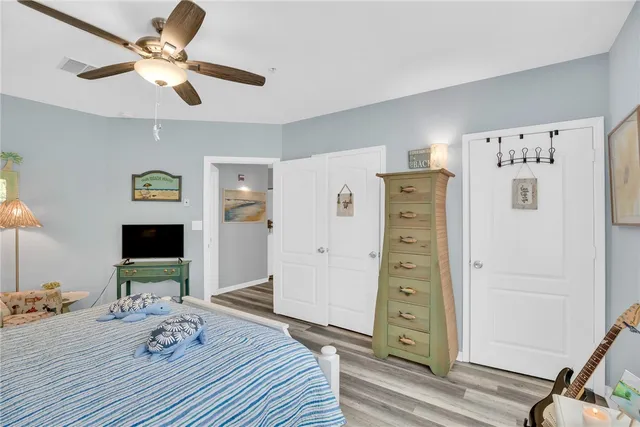 a bathroom with a sink vanity and a mirror