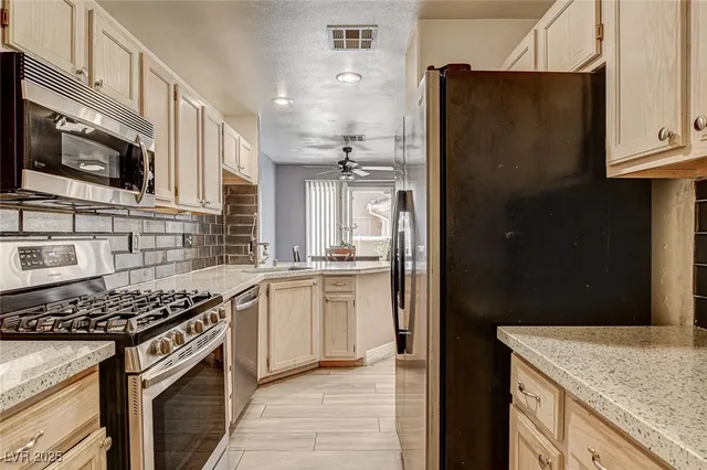 $319,900 | 916 Twinkling Sky Avenue, Henderson, NV 89015