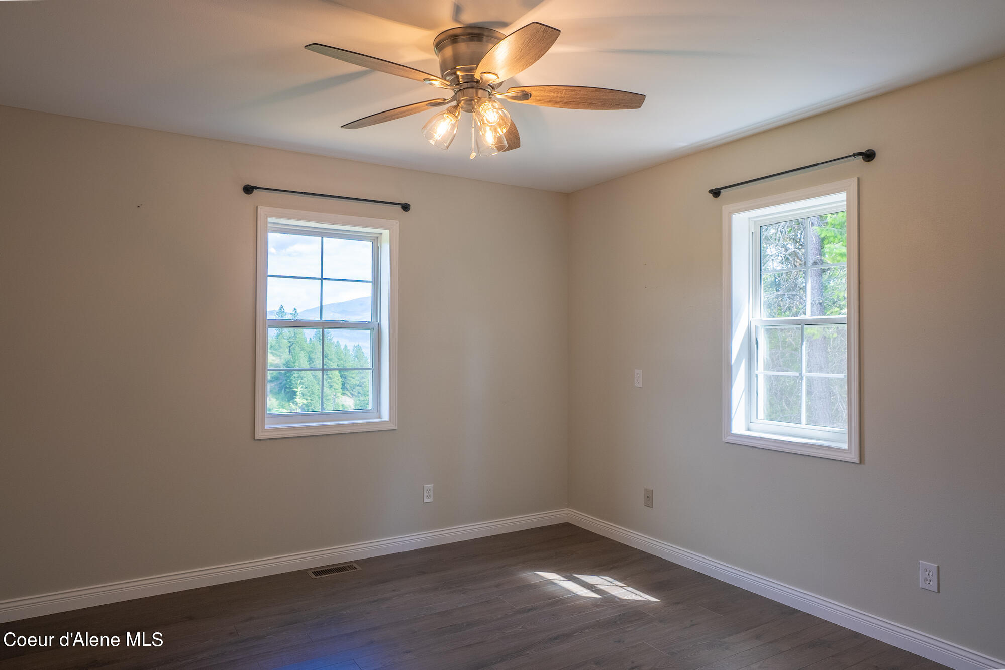 1588 Sunrise Road Bonners Ferry, ID 83805 - Photo 15 of 23 Guest Bed Main