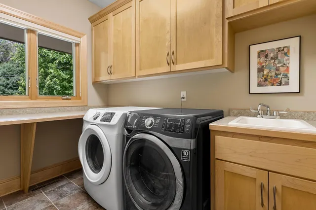 $1,000,000 | 1411 Archwood Road, Minnetonka, MN 55305