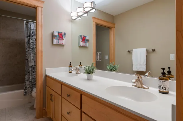 $1,000,000 | 1411 Archwood Road, Minnetonka, MN 55305