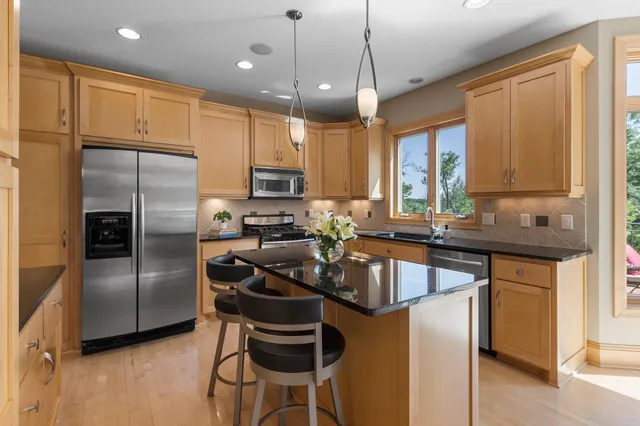 $1,000,000 | 1411 Archwood Road, Minnetonka, MN 55305