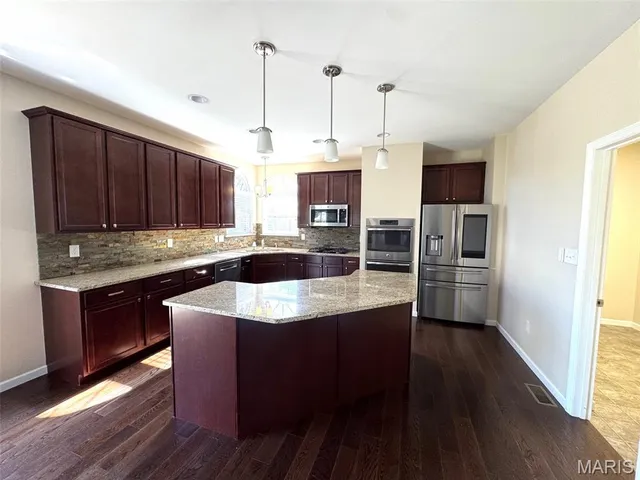 $519,900 | 84 South Ridgewynd Court, Lake St. Louis, MO 63367