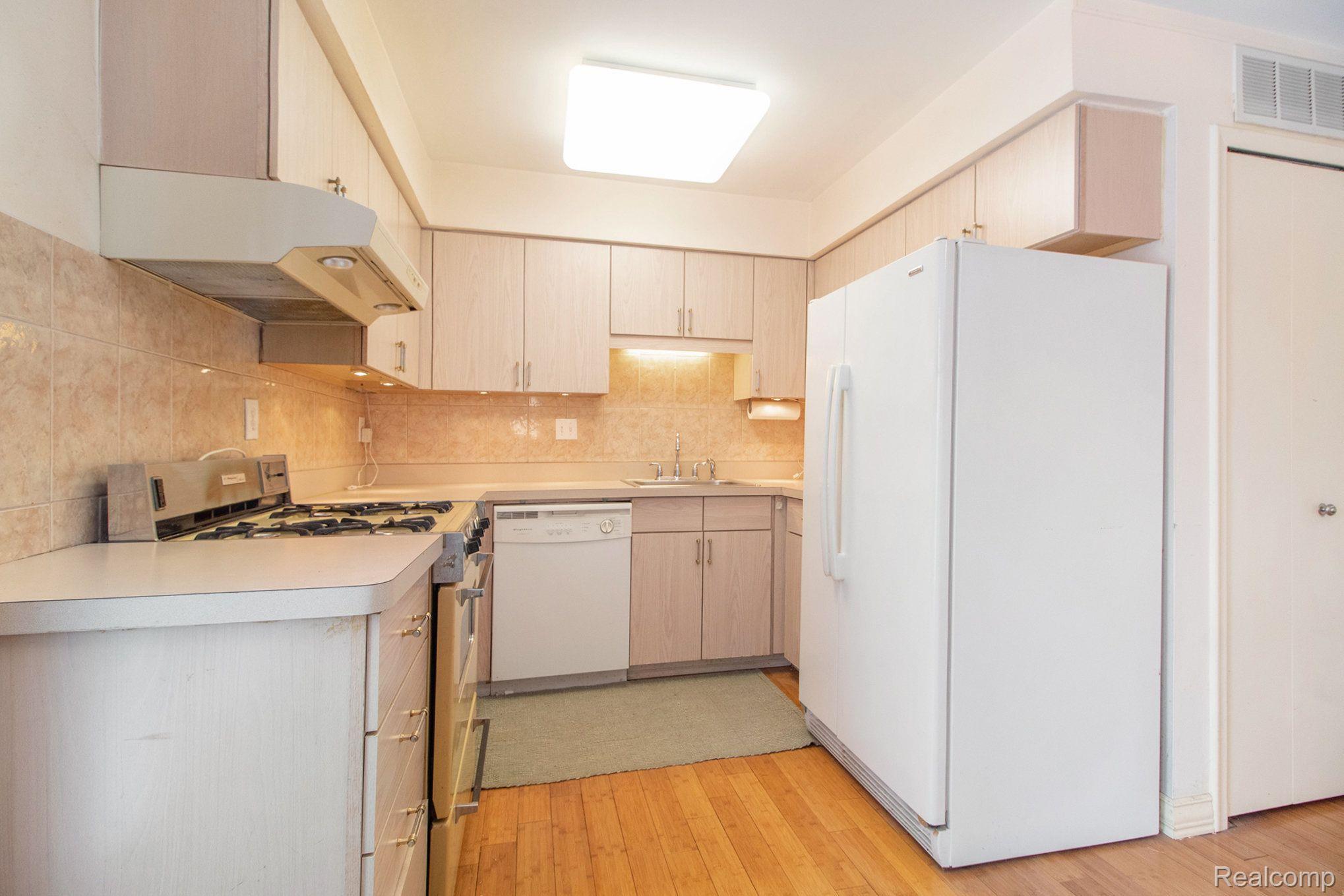 3162 Summers Road Keego Harbor, MI 48320 - Photo 8 of 16 Kitchen