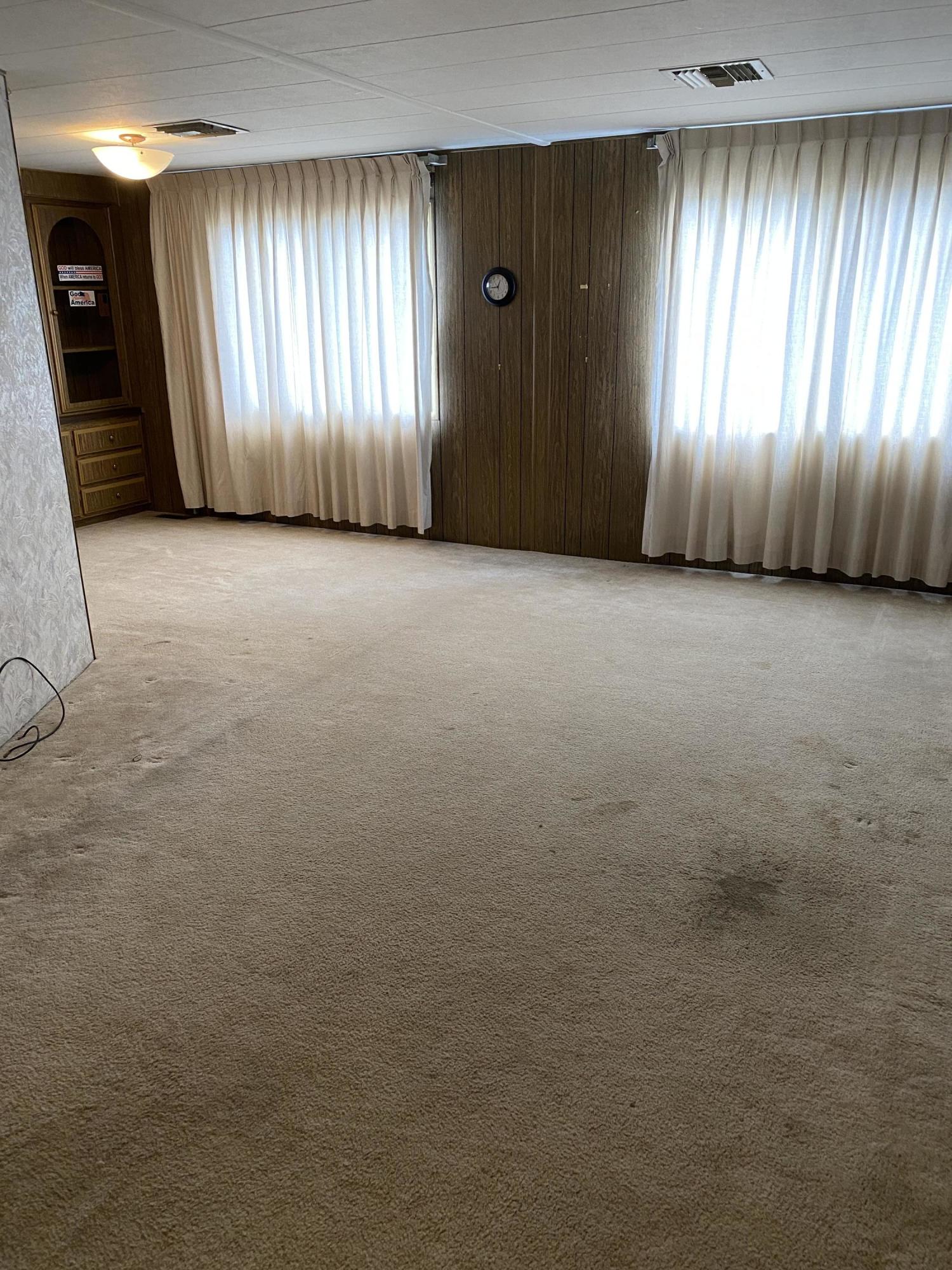 19553 Apache Road Bend, OR 97702 - Photo 14 of 18 an empty room with windows