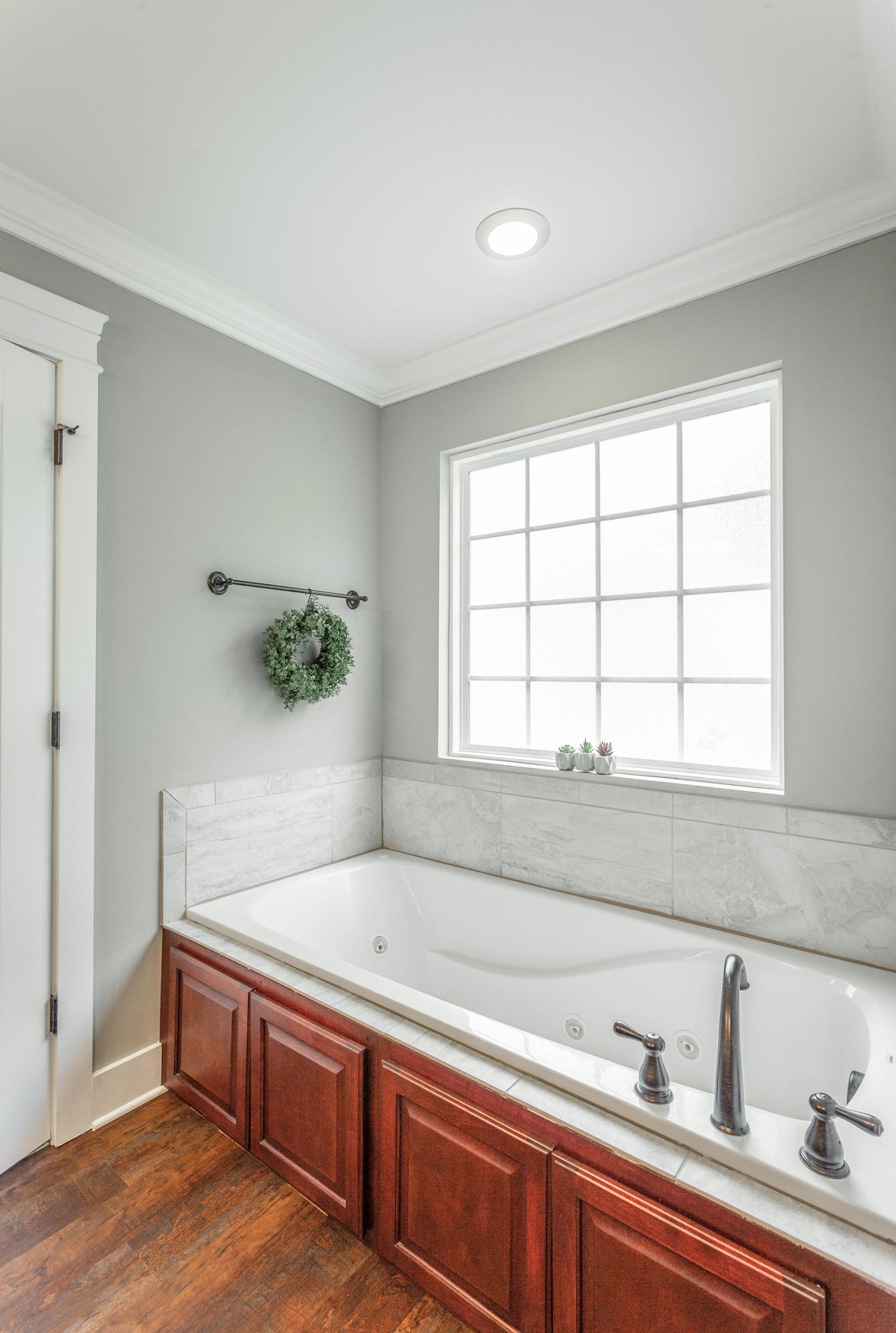 10565 Fielding Road, Unit 565 Ooltewah, TN 37363 - Photo 30 of 60 Master Jetted Tub